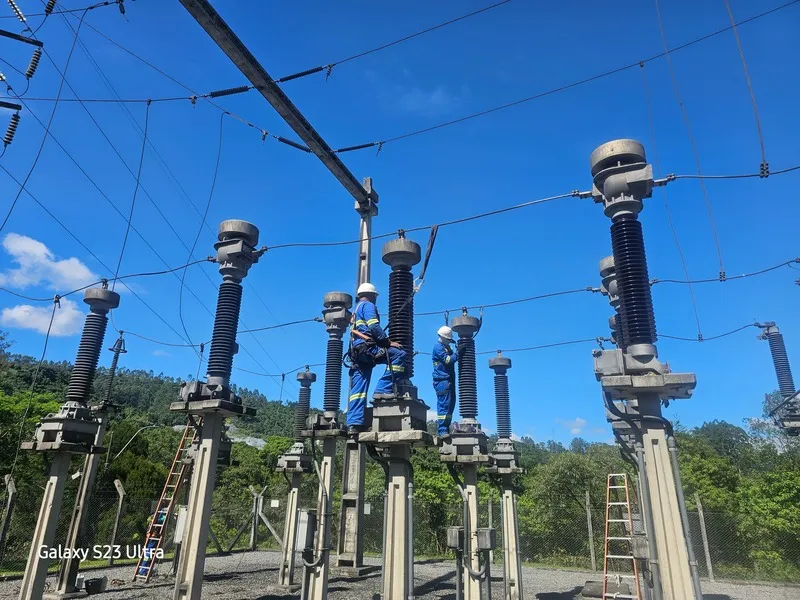 Manutenção de alta tensão