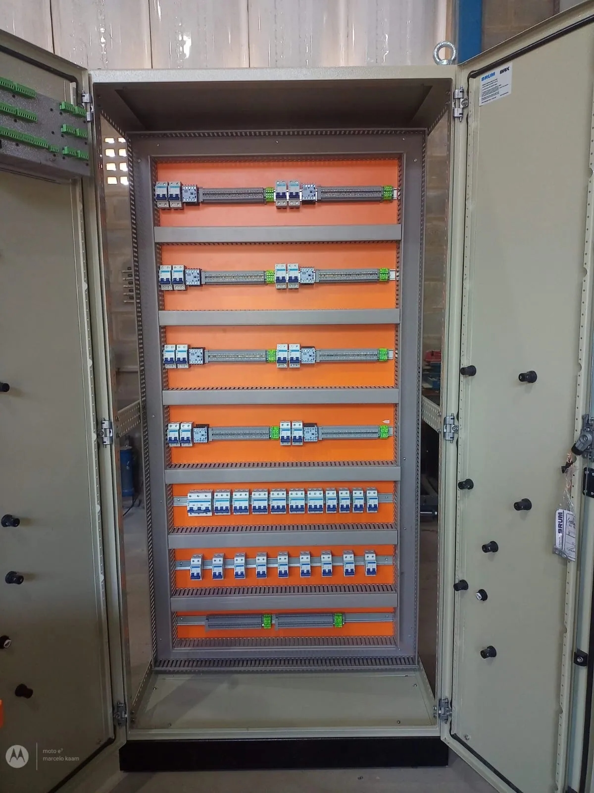 Montador de quadros elétricos