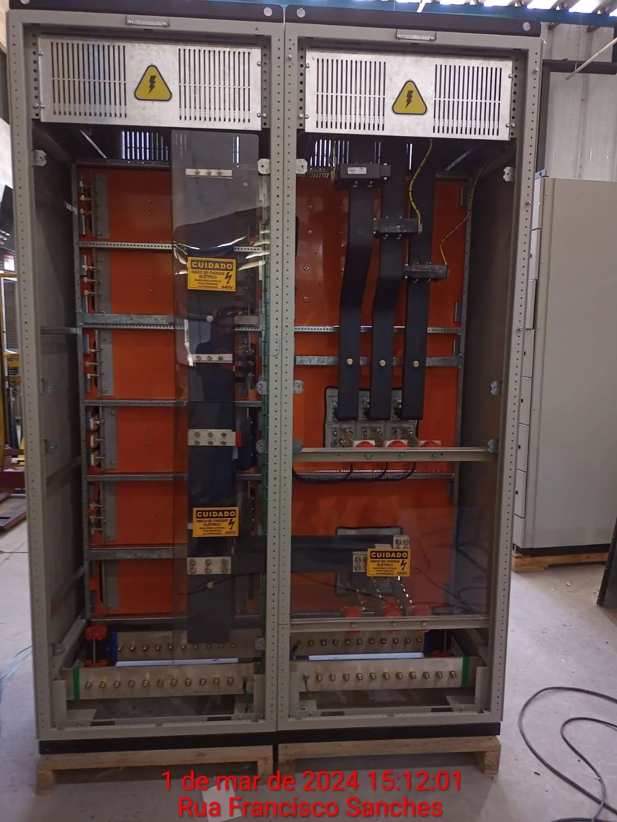 Montagem de painéis elétricos na Grande São Paulo