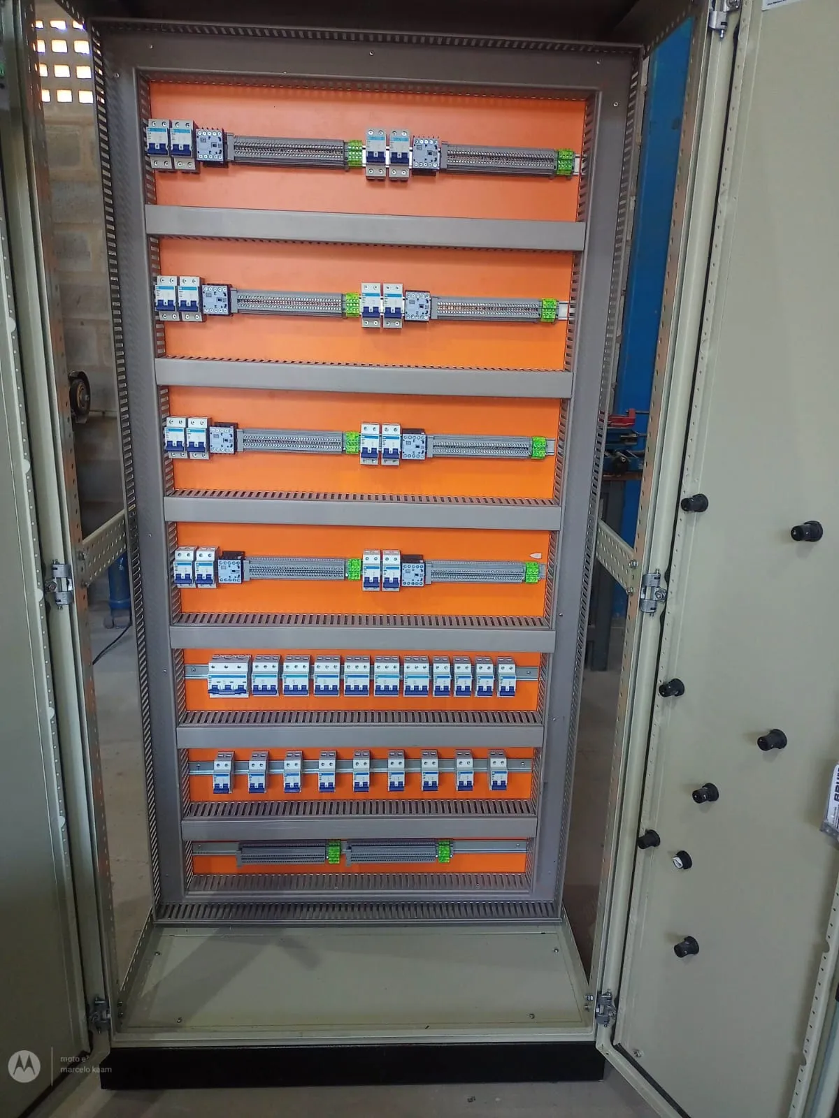 Montagem de quadros elétricos