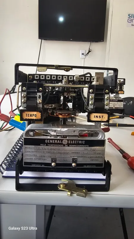 Relé de proteção alta tensão